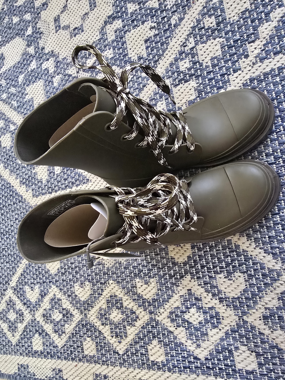 Cougar NWT Madrid Rain Boots, Lace-Up Waterproof Women’s Boots, Size 7